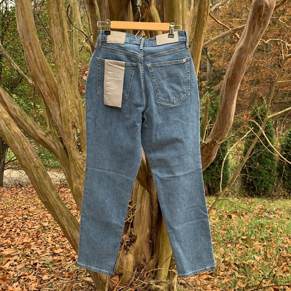 Everlane The Curvy Cheeky Straight Jean in Vintage Wash - Picture 7 of 11